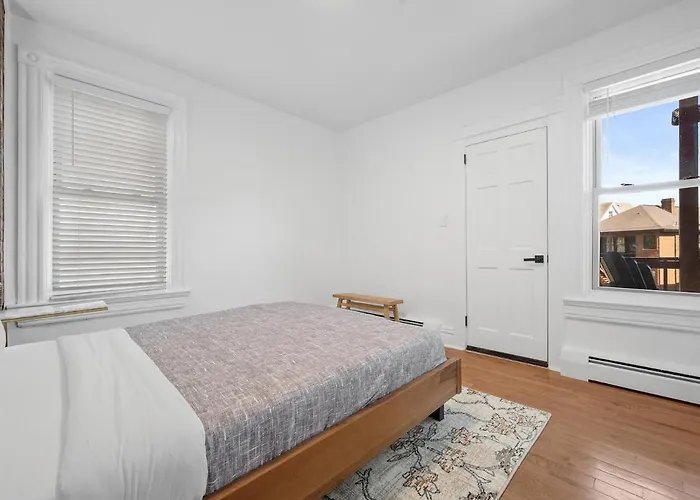 Shadyside, Pittsburgh, Modern And Cozy 1 Bedroom Unit3 With Free Parking Apartment
